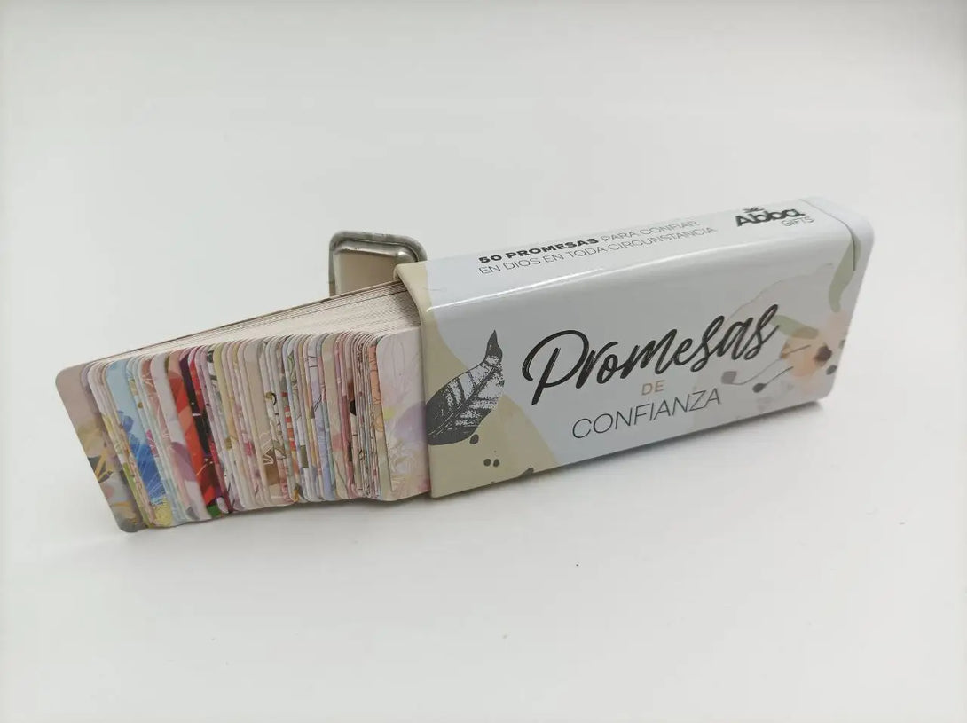 Display con 16 Cajas metálicas con 50 promesas cada una.