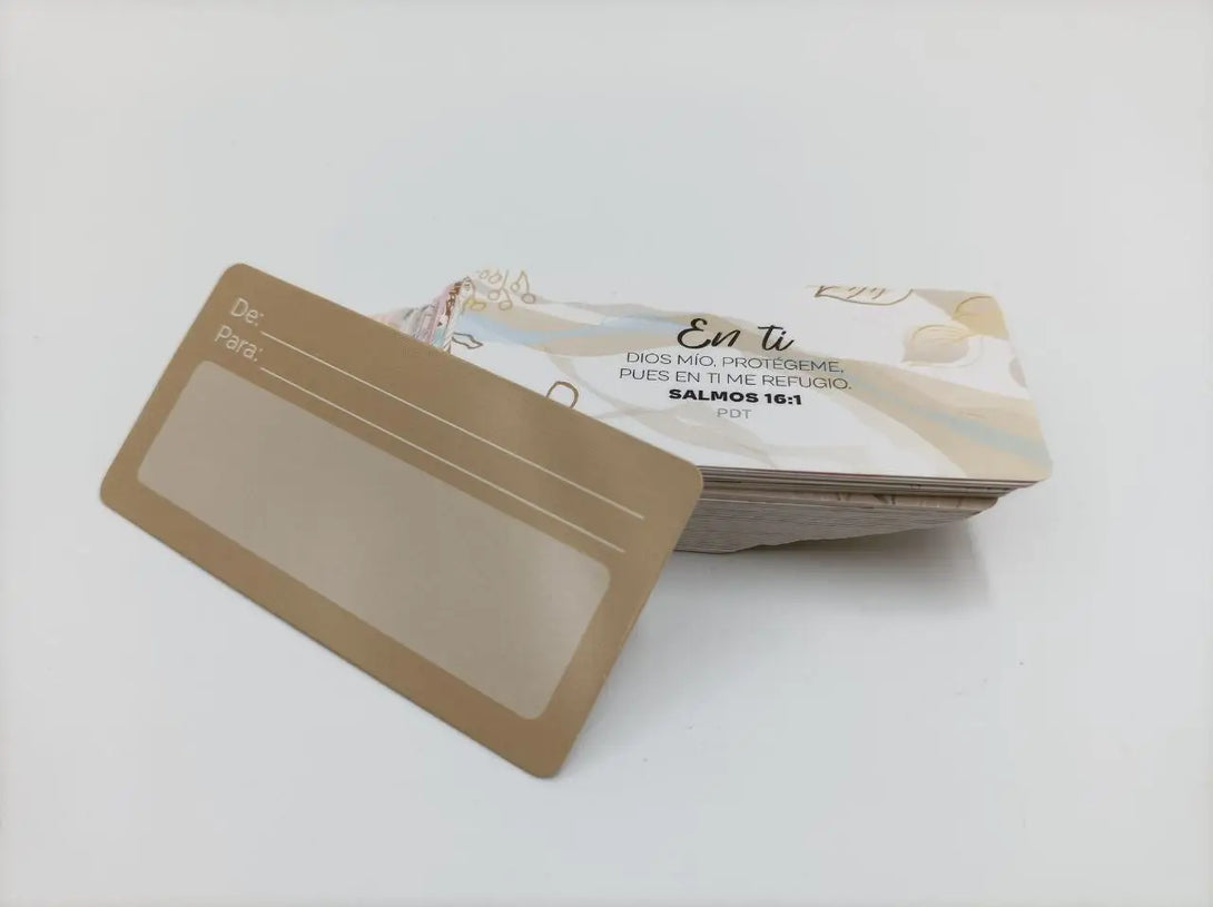Display con 16 Cajas metálicas con 50 promesas cada una.