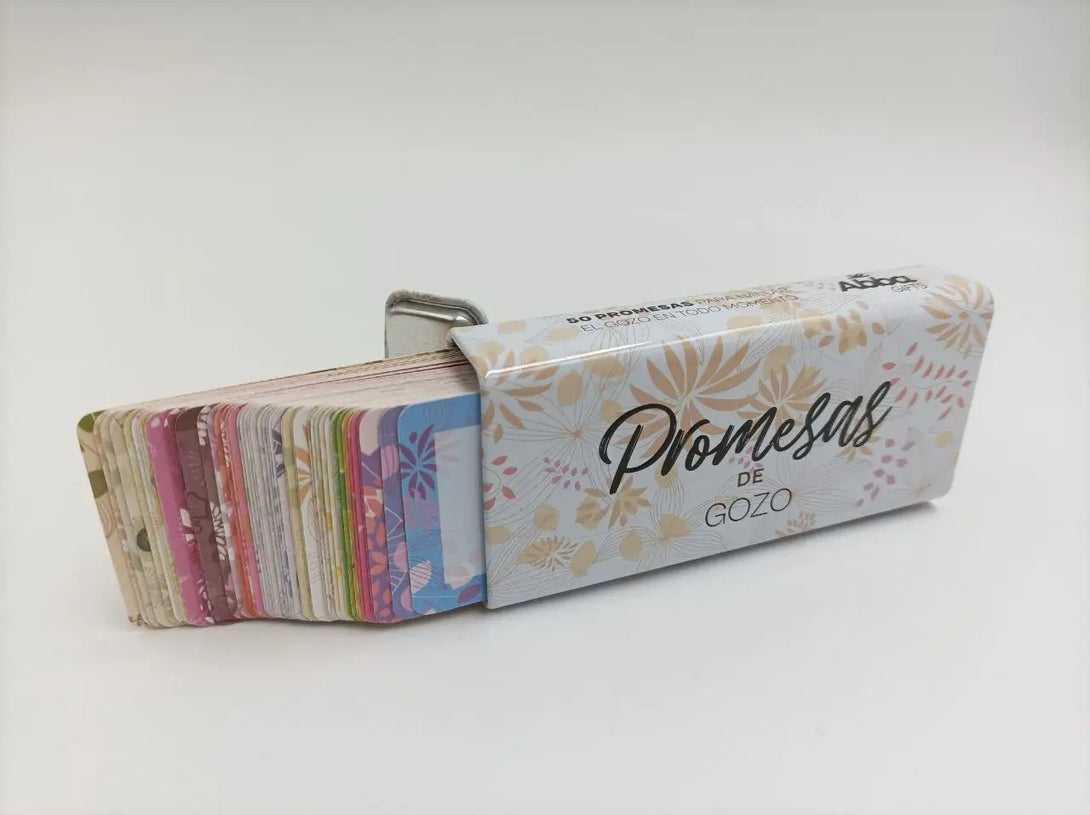 Display con 16 Cajas metálicas con 50 promesas cada una.