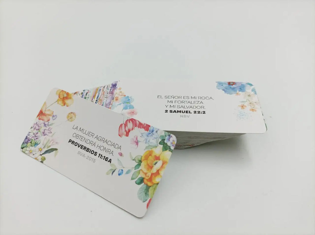 Display con 16 Cajas metálicas con 50 promesas cada una.