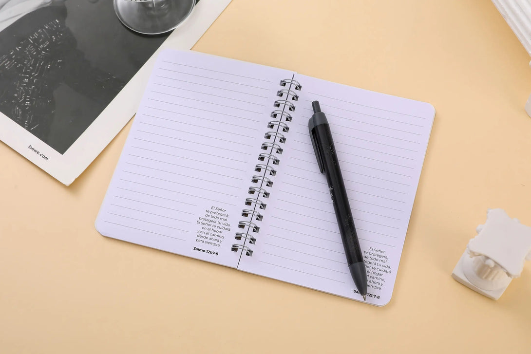 Pack libreta anillas con bolígrafo. El Señor te protegerá