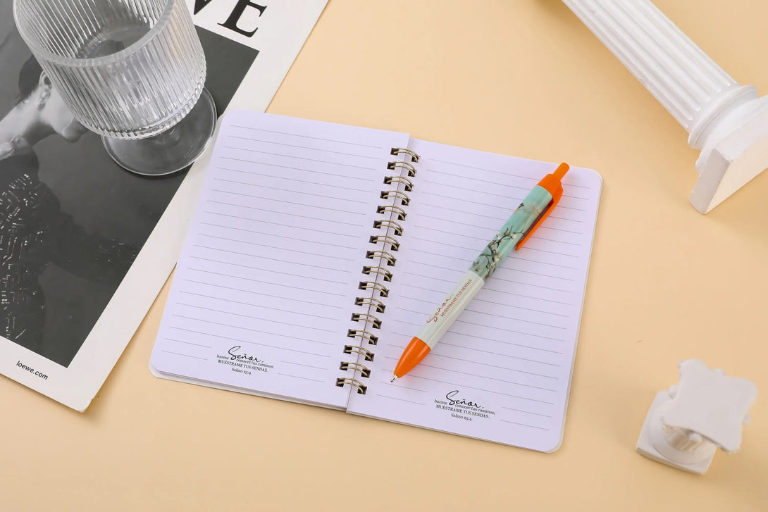 Pack libreta anillas con bolígrafo. Señor hazme conocer