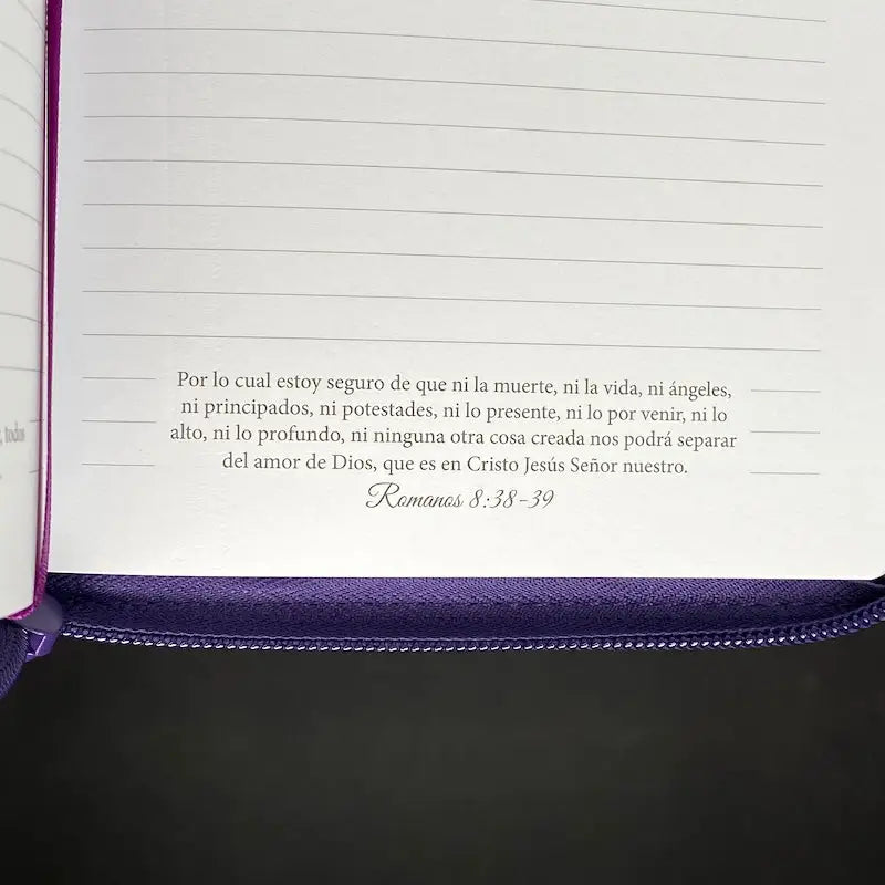 Libreta imitación piel rosa con cierre. Amor de Dios